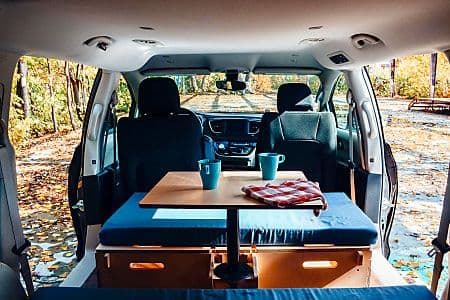 MINIVAN QUEBEC 2+2 – Blacksheep Van (photo 3)