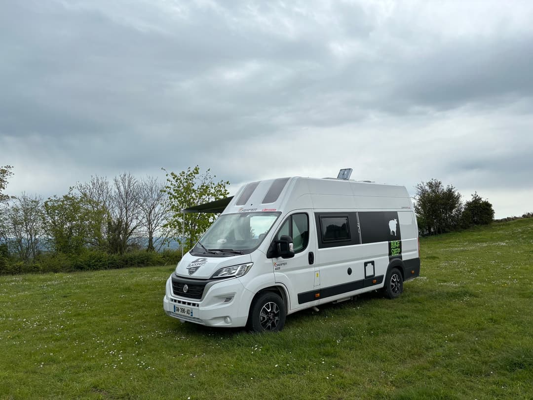 EXPLORER 5 – Blacksheep Van (photo 2)
