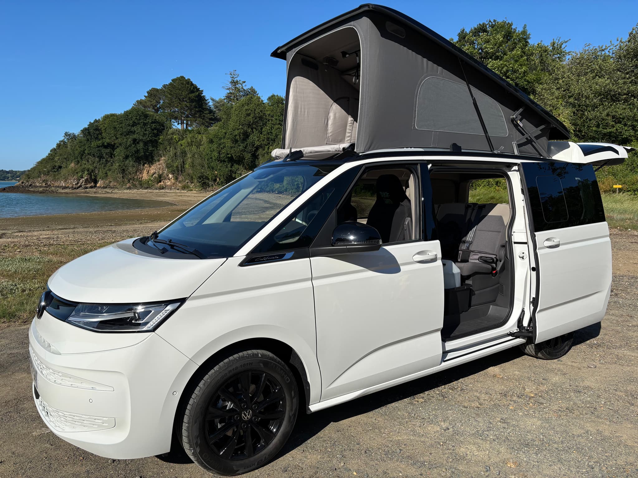 T7 BEACH – Blacksheep Van (photo 1)