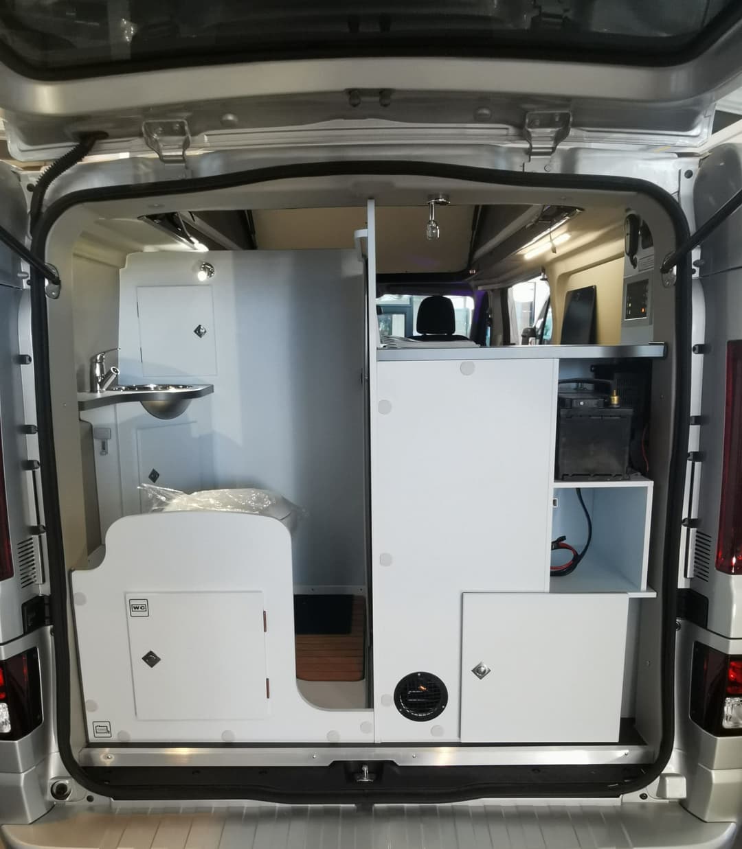 BAROUDEUR 2+2 – Blacksheep Van (photo 3)