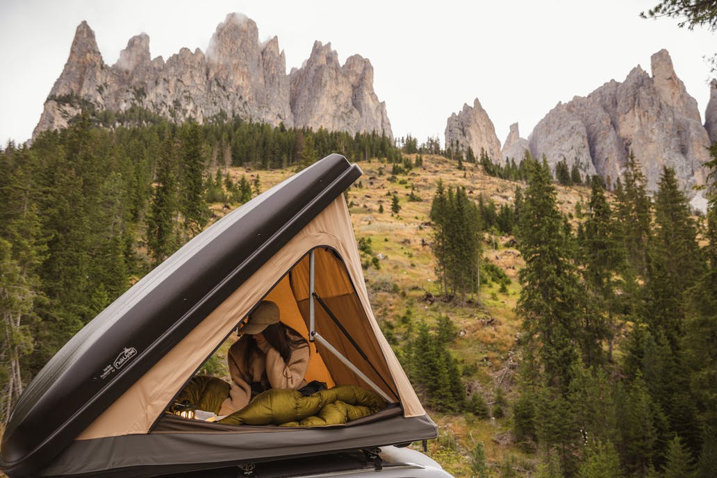 Tente de camping escamotable pour toit de voiture pour 2 personnes Napier  avec double toit, grand matelas en mousse et échelle réglable