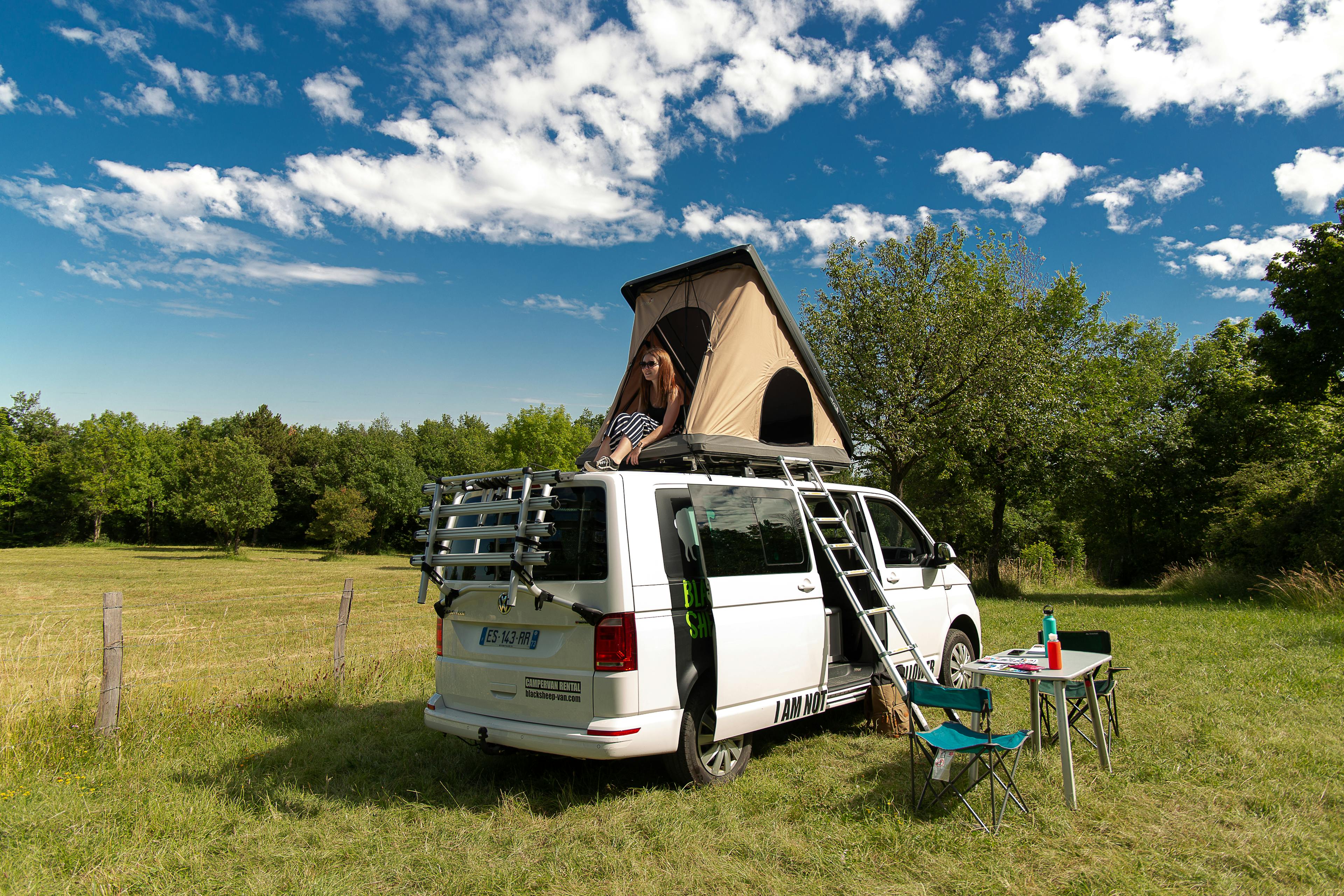 Pourquoi la tente de toit est une alternative à voyager en van