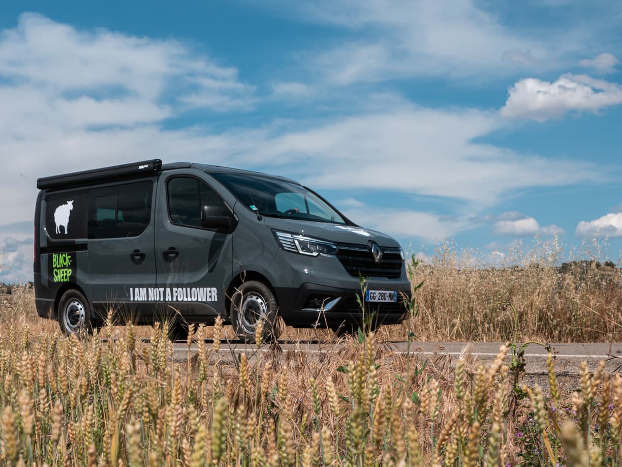 EXPEDITION TRAFFIC (SANS WC) – Blacksheep Van (photo 1)